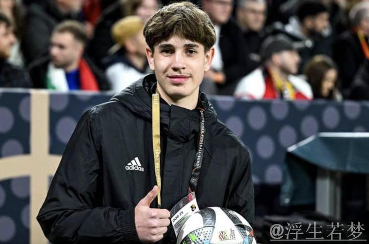 基米希快速角球助攻破门!球童:社交平台爆红,全国点赞让我笑疯了 基米希快速角球助攻破门!球童:社交平台爆红,全国点赞让我笑疯了