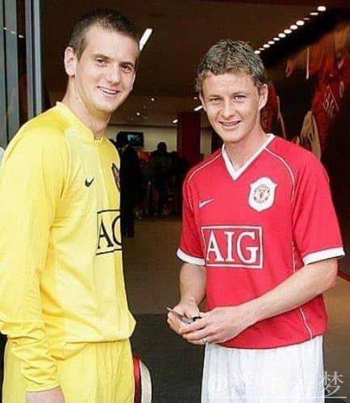 曼联官宣与39岁门将续约！周薪4万原因揭晓，两大特质打动阿莫林