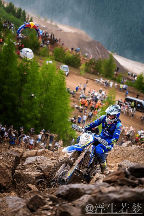 摩托车极限挑战：勇闯欧洲矿山耐力赛